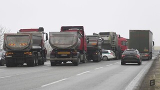 Kamionisti uvoľnili cesty a priechody, reagujú na výzvu premiéra