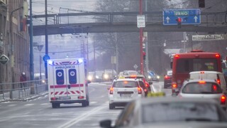 Poľadovica zasiahla i hlavné mesto, ošetrili desiatky ľudí