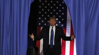 Finálne dejstvo. Senát spustili proces Trumpovho impeachmentu