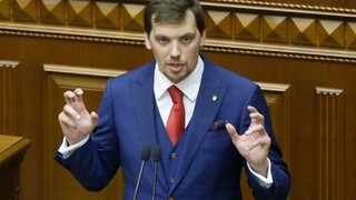 Ukrajinský premiér zložil funkciu, zverejnili jeho telefonáty