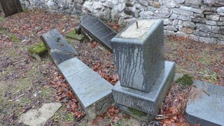 Zistili, kto zničil židovský cintorín na severe Slovenska