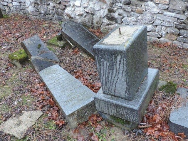 Zistili, kto zničil židovský cintorín na severe Slovenska