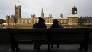 Príhovor, odpočítavanie, svetelná šou. Británia sa chystá na brexit