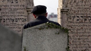Židovský cintorín sa skrýval v lese, rýchlostná cesta ho neohrozí