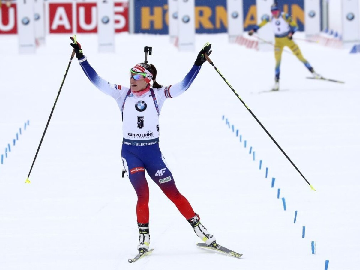 Fialková má premiéru na stupni víťazov, v stíhačke skončila druhá
