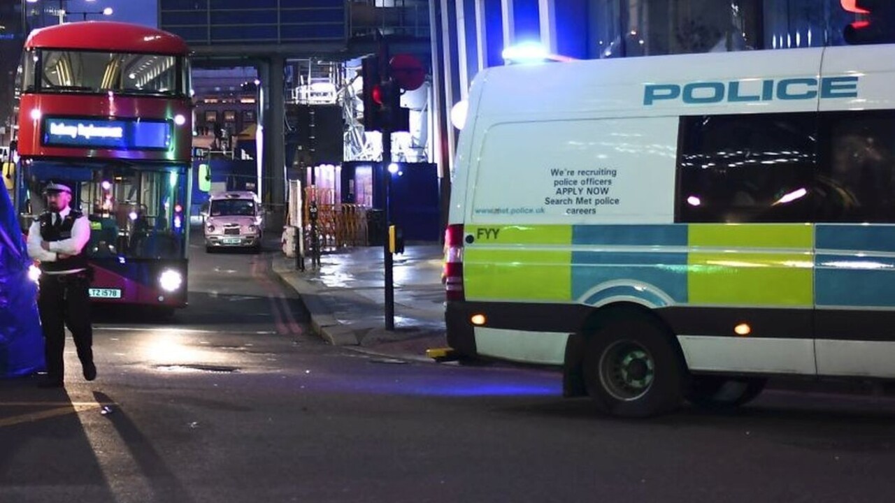 V Londýne našli troch dobodaných mužov, zrejme išlo o vraždu