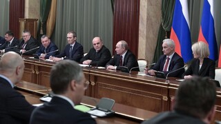 Putin vymenoval novú vládu, niektorí si svoje pozície udržali