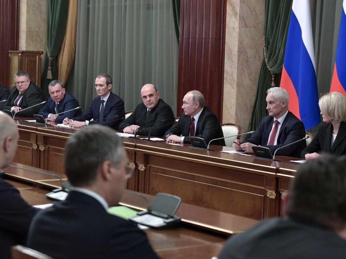 Putin vymenoval novú vládu, niektorí si svoje pozície udržali