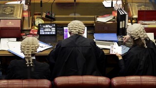 Lordi to napokon vzdali. Brexitový zákon schválili obe komory