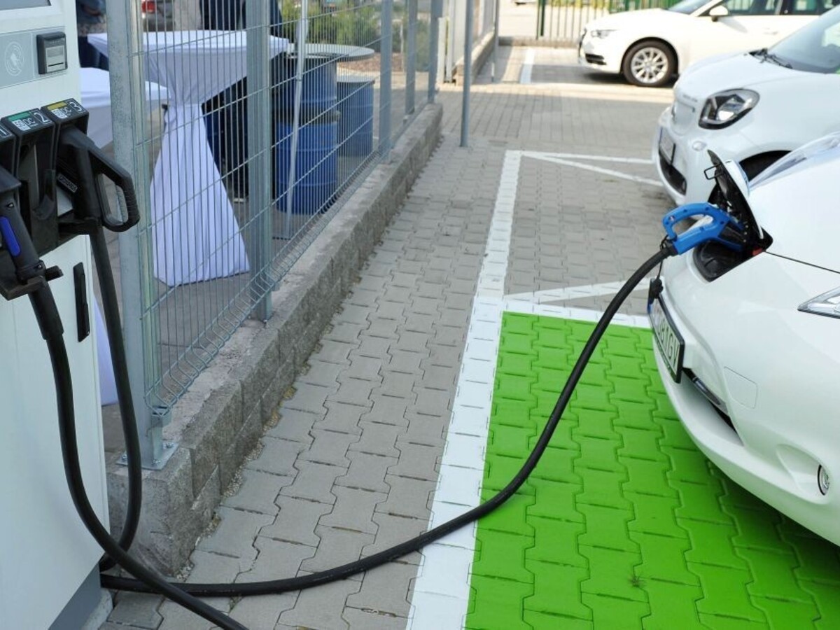 Dotácie na elektromobily stále nerozdali. Preverujú žiadosti