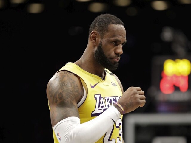 NBA: LeBronov výkon zabezpečil Lakers výhru na palubovke Nets