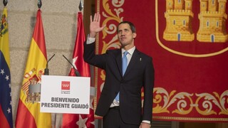 Guaidóa v Madride podporili tisícky ľudí, s premiérom sa nestretol
