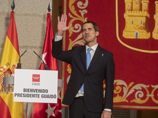 Guaidóa v Madride podporili tisícky ľudí, s premiérom sa nestretol