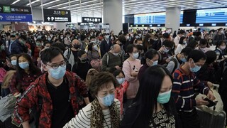 Koronavírus má ďalšie obete, podozrenie z nákazy hlási i Rakúsko