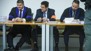 Podpisy na miliónových zmenkách sú zrejme antedatované