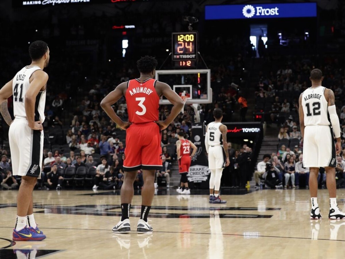 NBA: Bryantovi vzdali úctu, symbolicky mu obetovali 24 sekúnd