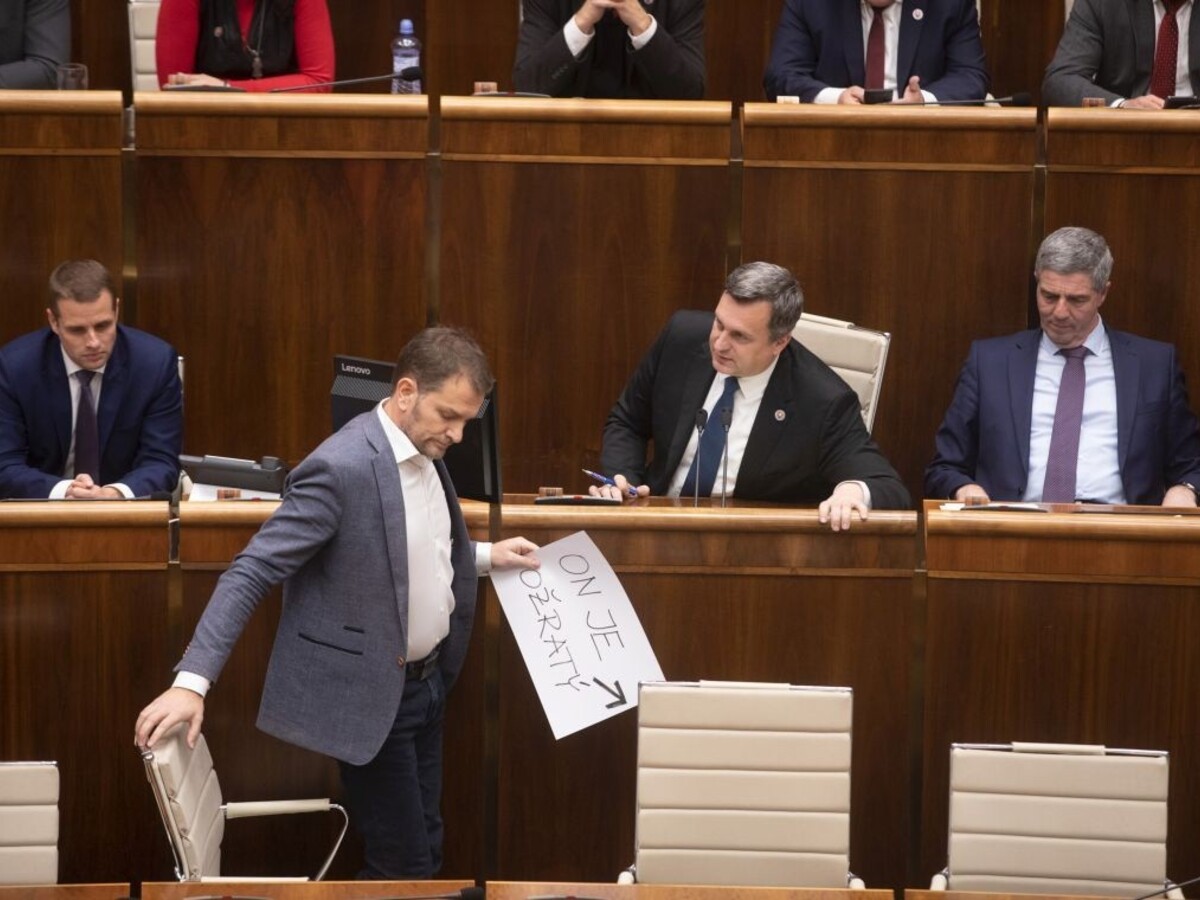 Výbor NR SR sa bude zaoberať Dankovými výrokmi o prezidentke