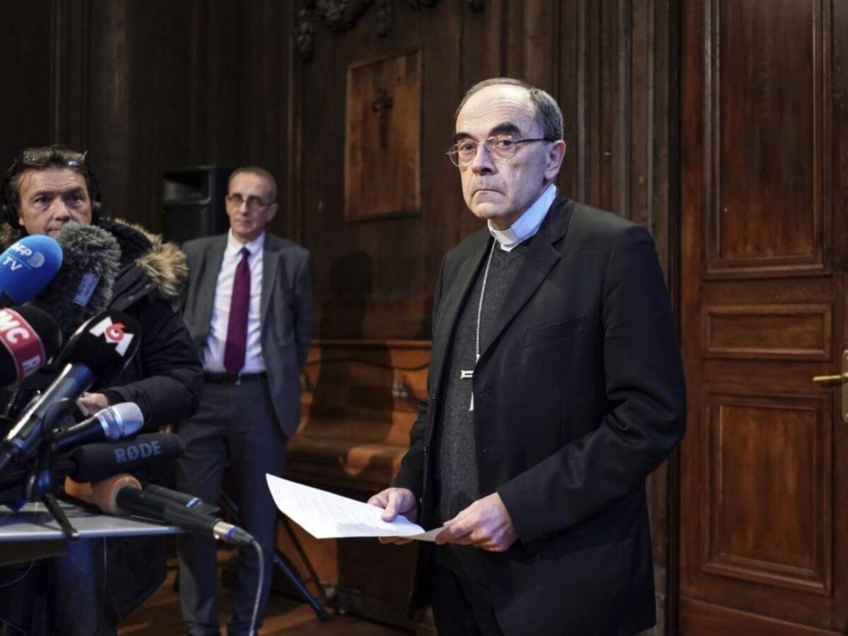 Oslobodili kardinála, ktorý kryl sexuálne zneužívanie detí
