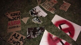 Agresívny útok po mítingu ĽSNS, napadli ľudí s transparentmi