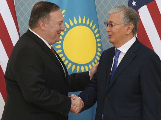 Pompeo vyzýva Kazachstan, chce vytvoriť medzinárodný tlak na Čínu