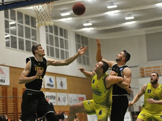 Basketbalisti Slávie Žilina sa v tabuľke dotiahli na tretie miesto