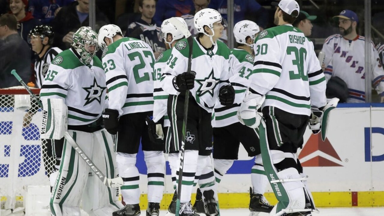 NHL: Sekera prispel k triumfu Dallasu, Torontu sa zranil brankár