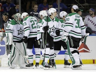 NHL: Sekera prispel k triumfu Dallasu, Torontu sa zranil brankár
