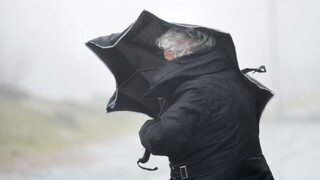 Vietor potrápi takmer celé Slovensko, vydali najvyššiu výstrahu