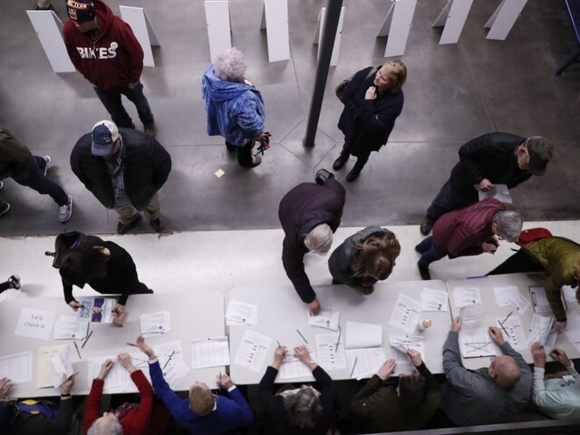 Kto sa postaví proti Trumpovi? Súboj o Biely dom sa začal v Iowe