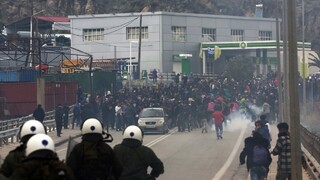V Grécku protestujú nahnevaní migranti, trápia ich zlé podmienky