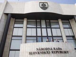 Nový prieskum vidí nástup Matoviča, doťahuje sa i na Smer