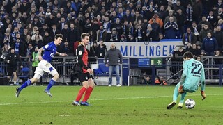 Schalke postúpilo do ďalšieho kola, Frankfurt si poradil s Lipskom