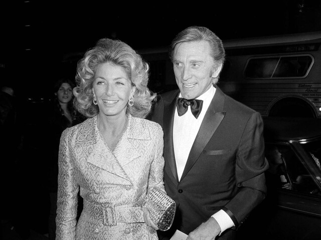 Zomrel filmový Spartakus a legenda zlatej éry filmu Kirk Douglas