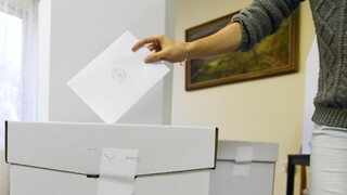 Nebudete cez voľby doma? Čas na vybavenie preukazu sa kráti