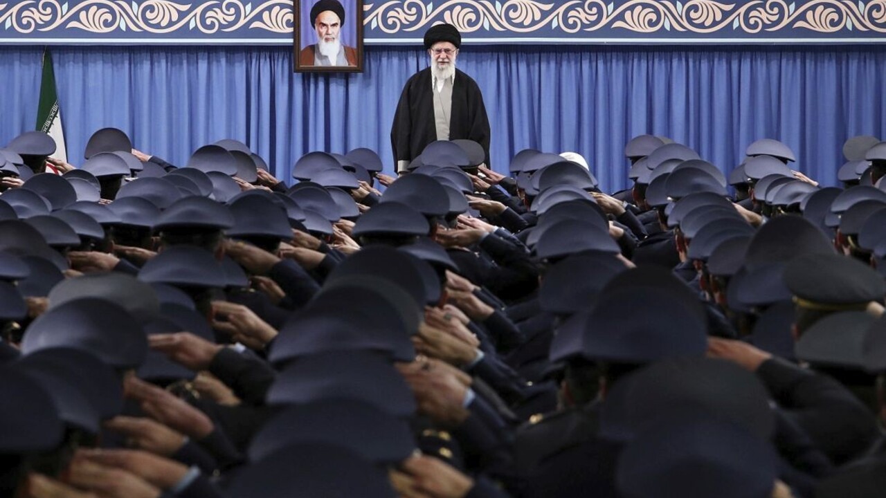 Irán sa na hodinu ocitol v digitálnej tme. Hovorí o útoku hackerov