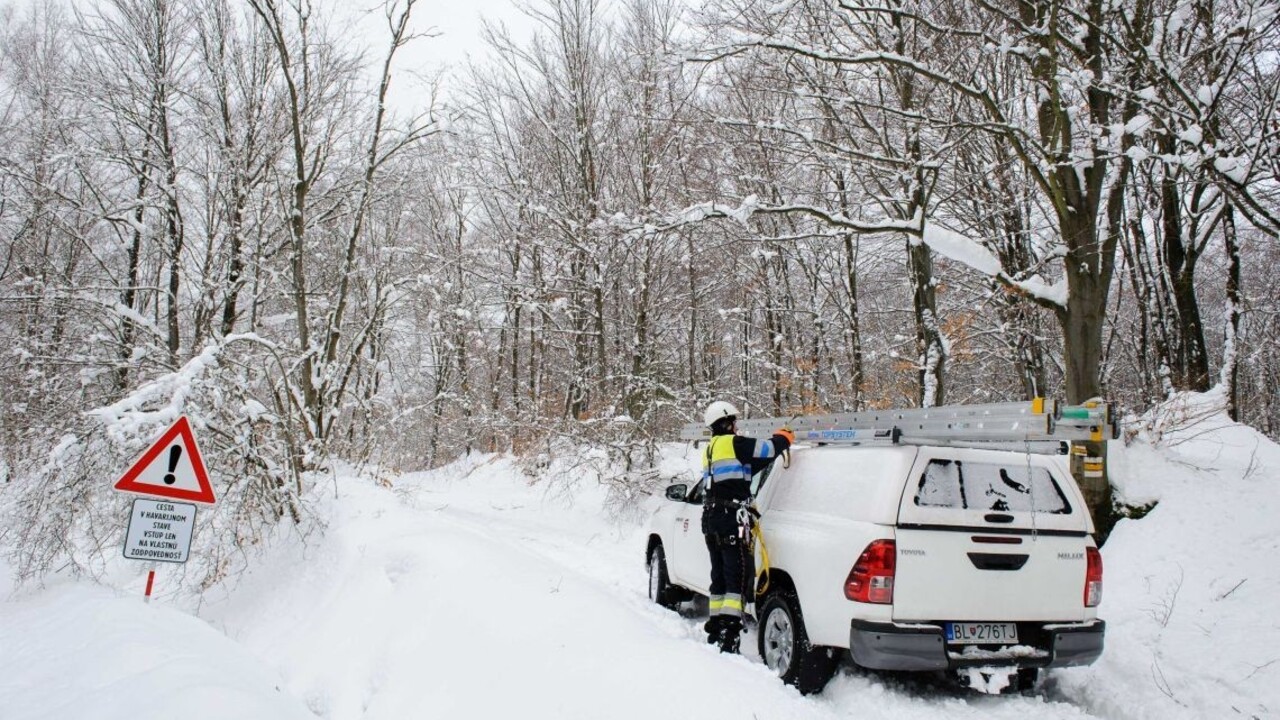 Na začiatku týždňa očakávajte silný vietor, varujú meteorológovia