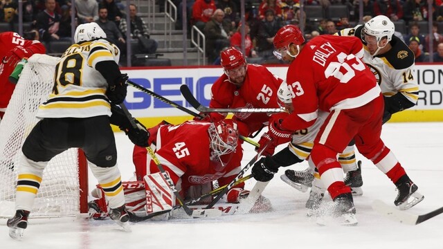 NHL: Posledný nachytal prvého. Boston prehral na ľade Detroitu