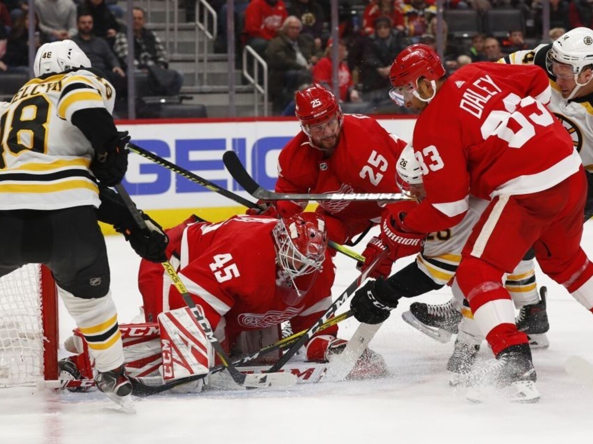NHL: Posledný nachytal prvého. Boston prehral na ľade Detroitu