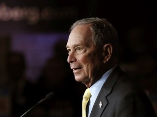 Primárky pokračujú v New Hampshire, karty môže zamiešať Bloomberg