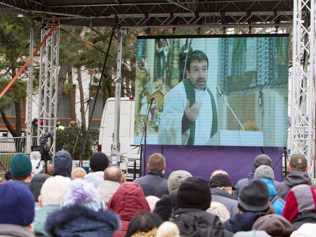 Kríže, politici i Kuffa na obrazovke. Takto sa protestovalo proti Istanbulu