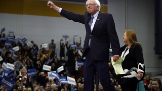 V primárkach demokratov zvíťazil Sanders, ohlásil koniec Trumpa