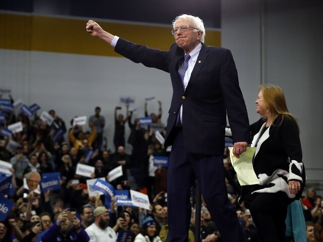 V primárkach demokratov zvíťazil Sanders, ohlásil koniec Trumpa