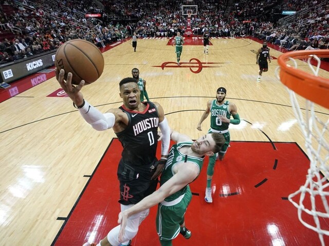 NBA: Houston prerušil víťaznú sériu Bostonu, prispel aj Harden