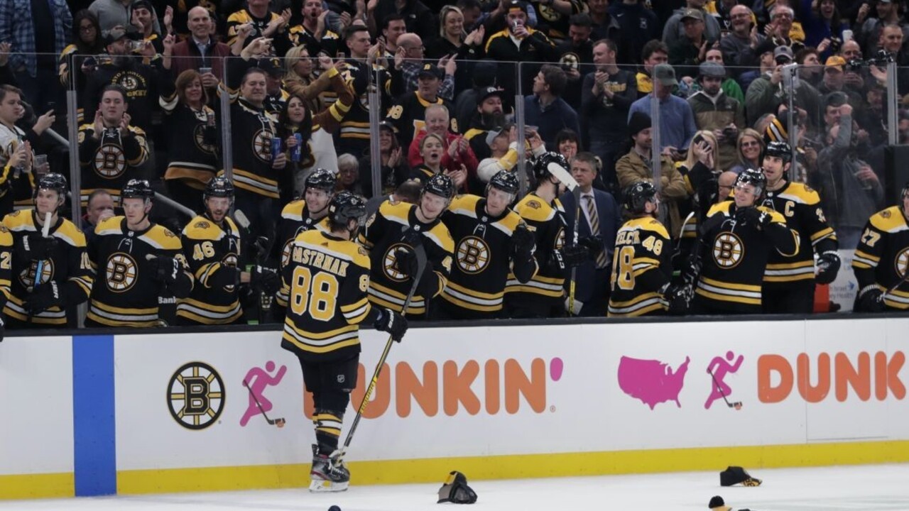 NHL: Pastrňák dosiahol štvrtý hetrik, Boston zostáva lídrom