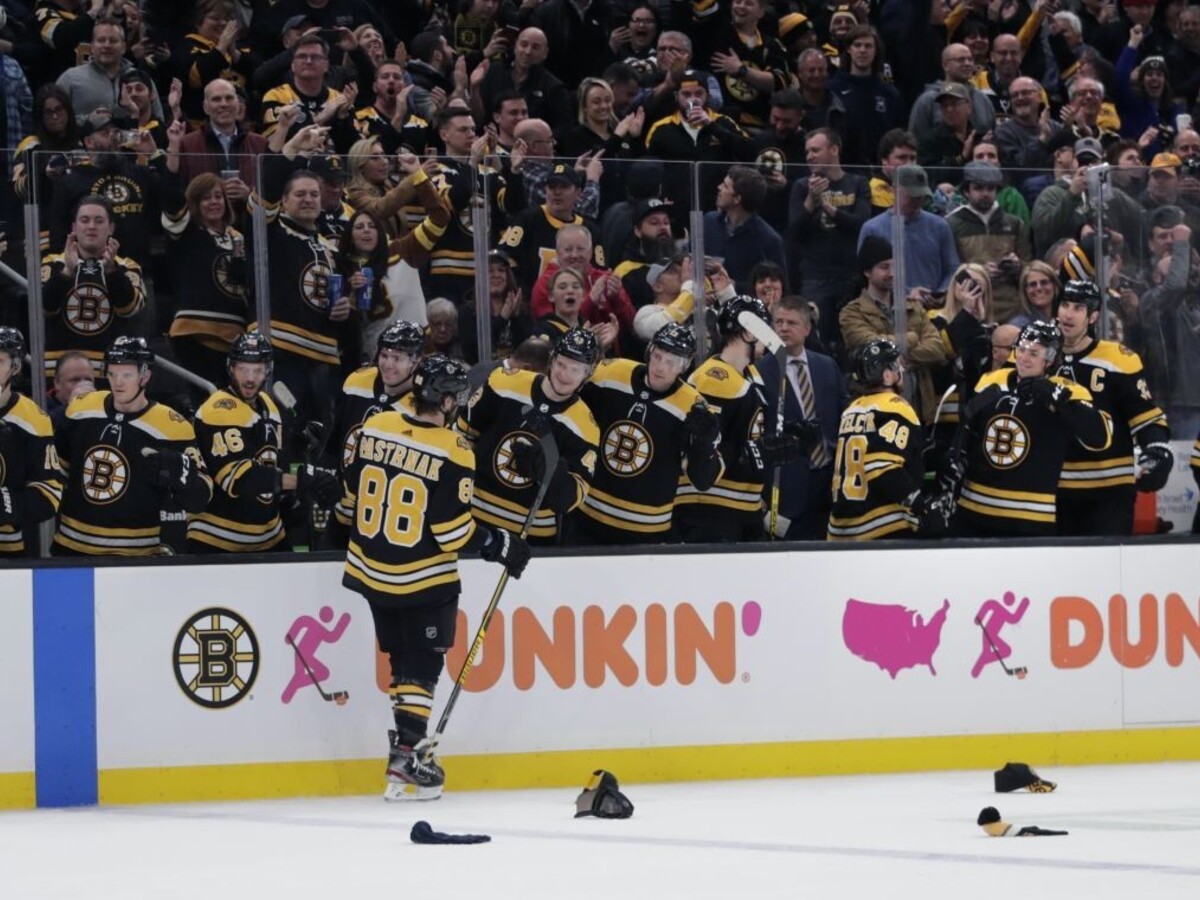 NHL: Pastrňák dosiahol štvrtý hetrik, Boston zostáva lídrom