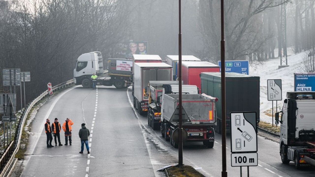 Vierolomný premiér? Kamionisti reagujú na rušenie diaľničných známok