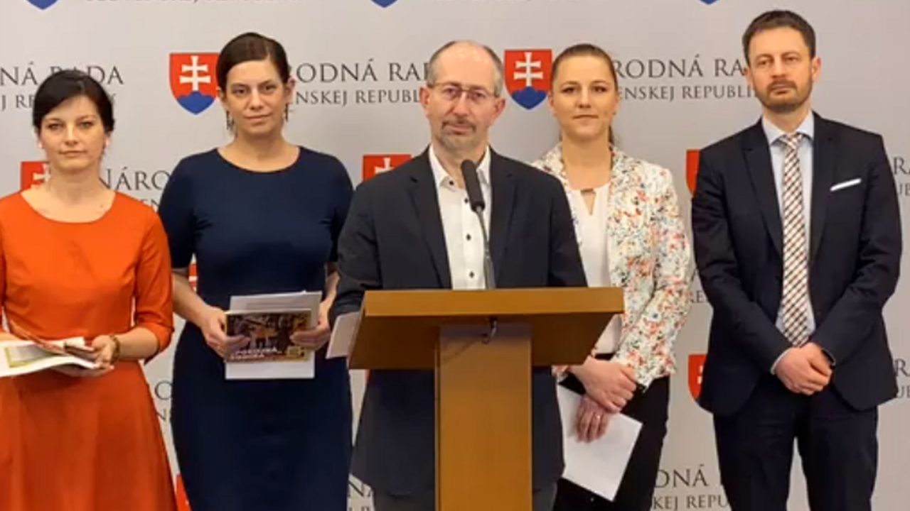 Príspevky i sporenie. Matovičovci predstavili svoje prorodinné opatrenia