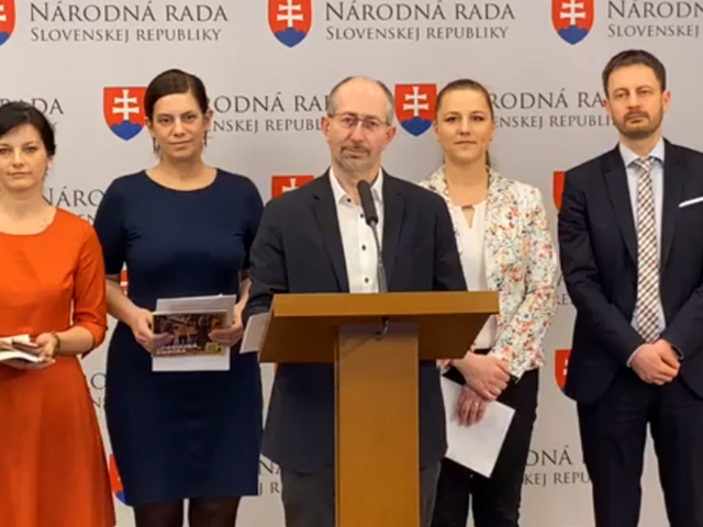 Príspevky i sporenie. Matovičovci predstavili svoje prorodinné opatrenia