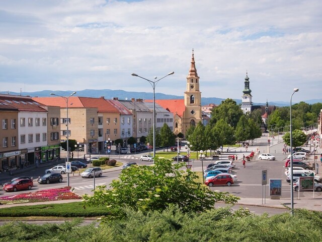 Námestie po rokoch obnovia, záväzok od investora prevzalo mesto