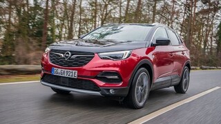 Opel GrandlandX Hybrid4 a Citroen C5 Aircross